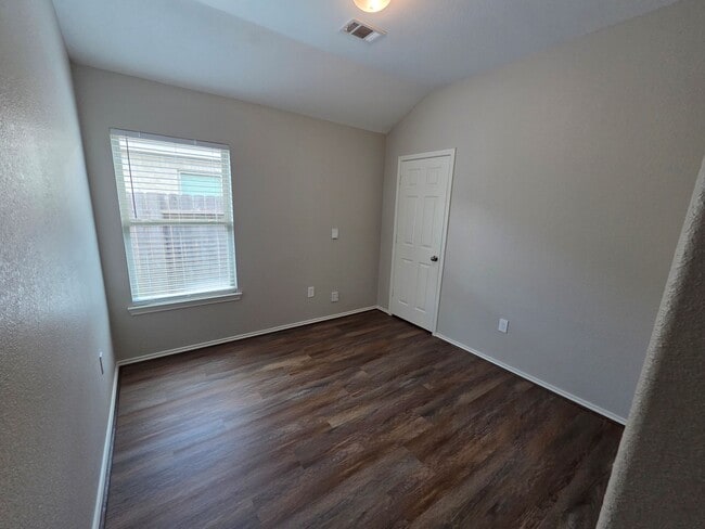 Building Photo - 20714 Southern Wds Blvd