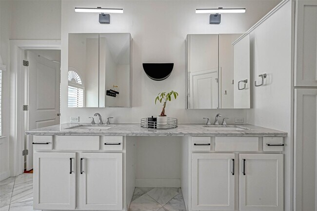 Building Photo - 2516 Bevis St