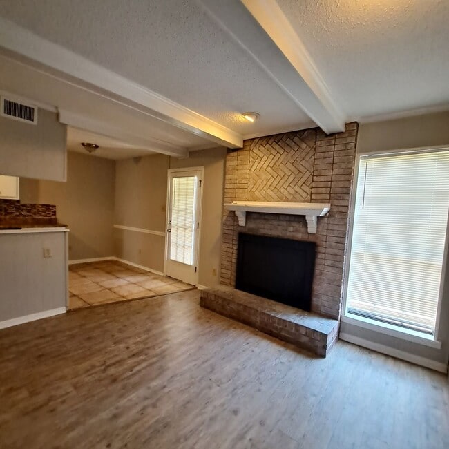 Building Photo - Welcome to 5252 Scottsdale!