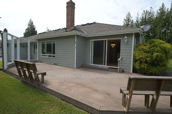 Building Photo - 2 bed + office, 2 bath, 2 car garage condo in Sunland