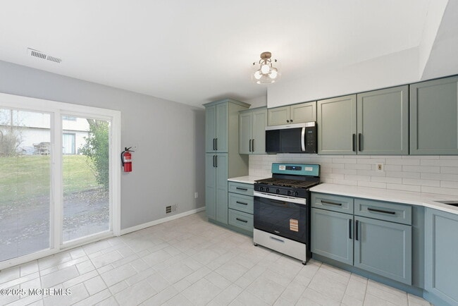 Building Photo - 105 Creek Rd