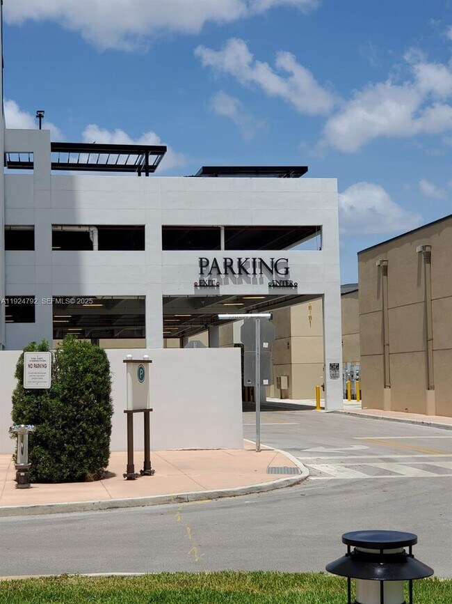 Building Photo - 5252 NW 85th Ave