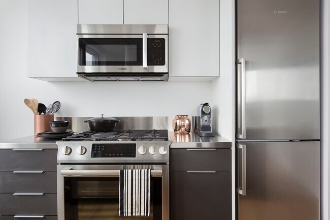 Building Photo - 300 Ashland Pl