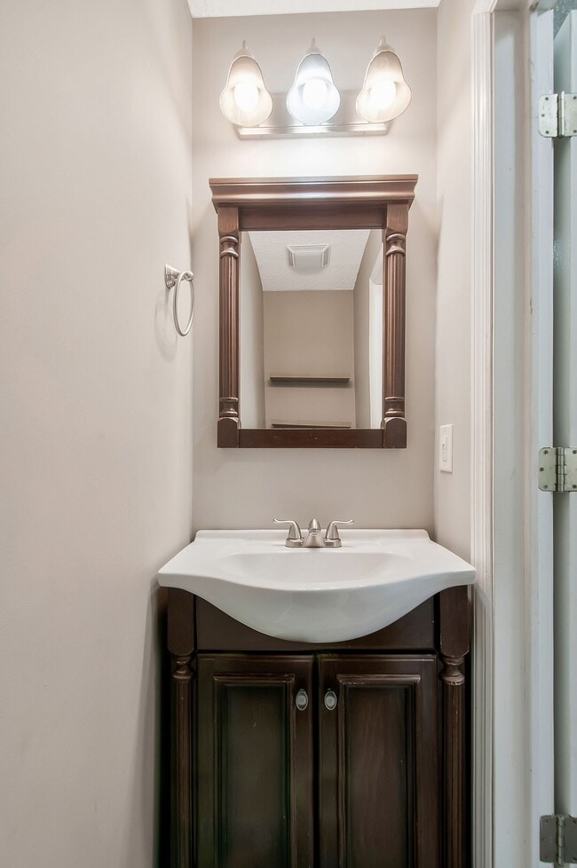 Building Photo - 1422 Wesley Rd