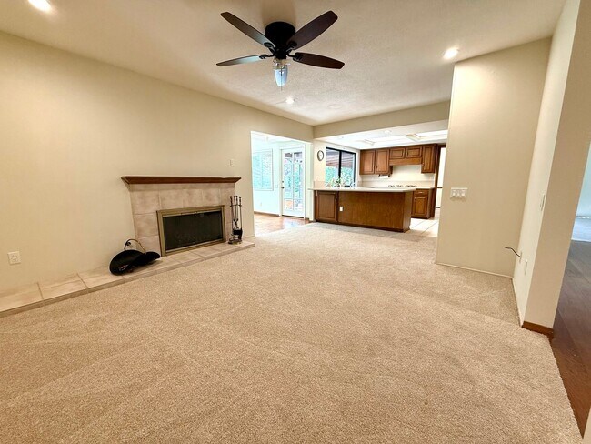 Building Photo - 4 Bedroom Home in Del Cerro with SOLAR!!