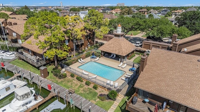 Building Photo - 723 Davis Rd