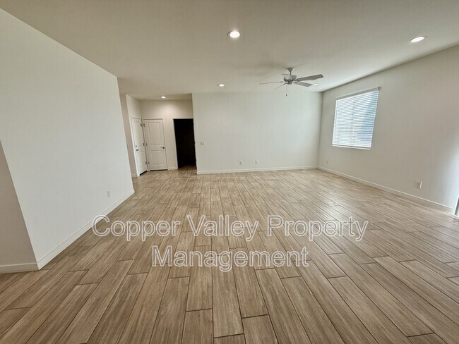 Building Photo - 15831 W Jomax Rd