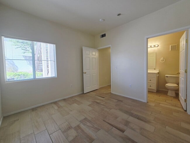 Building Photo - BEAUTIFUL GATED COMMUNITY WITH CLUBHOUSE, COMMUNITY POOL, COMMUNITY SPA, EXERCISE ROOM. FIRST FLO...