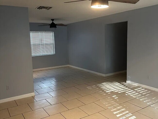 Building Photo - For Rent: Orlando, FL 3 Bed + Office | 2 B...