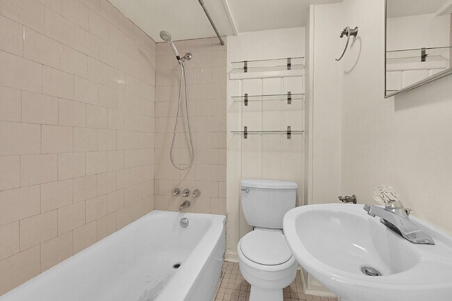Building Photo - $1,495.00 - 1 Bedroom, 1 Bathroom, Multipl...