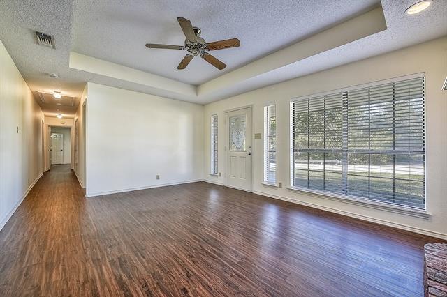 Building Photo - 720 Lakeshore Dr