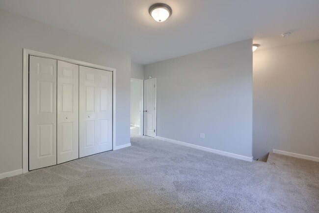 Building Photo - Beautifully Remodeled 5 Bed/1.5 Bath Townhouse-York City SD