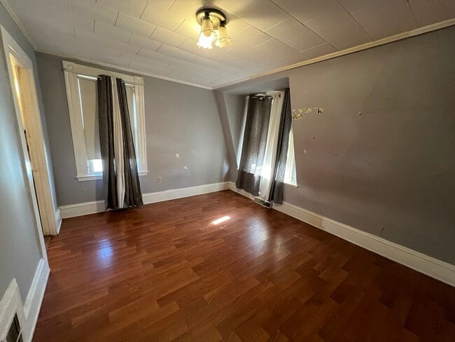 Building Photo - 34 Chestnut St