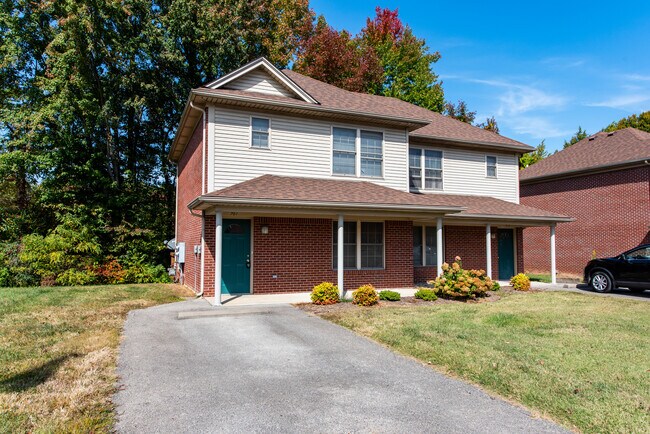 Building Photo - 101 Somerset Ct