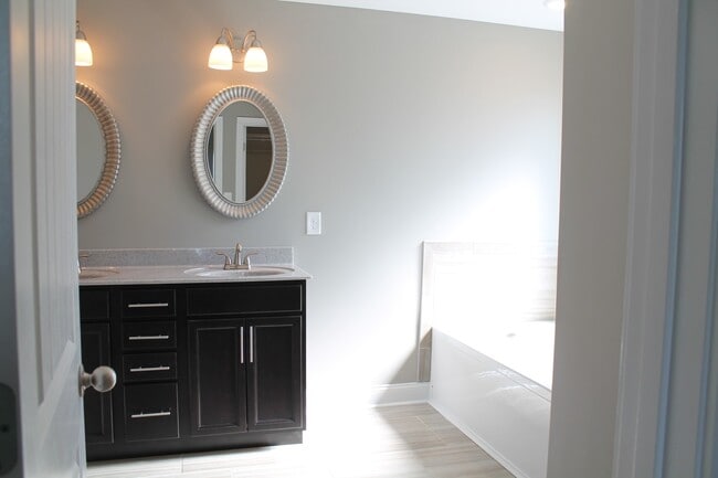Building Photo - 254 Azalea Dr