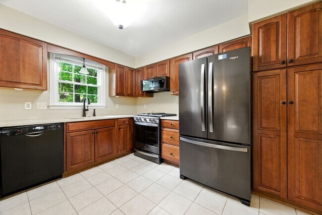 Building Photo - York County 4 BR Coventry House