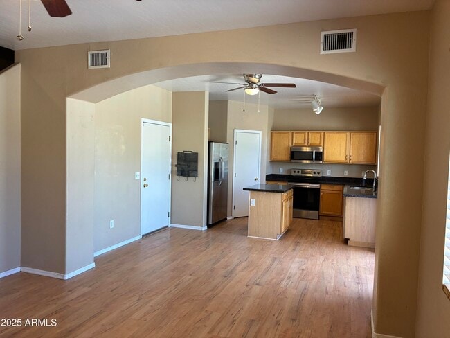 Building Photo - 6982 W Glenn Dr