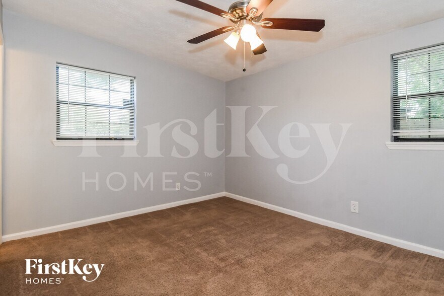 Building Photo - 7720 Lauderdale Dr N