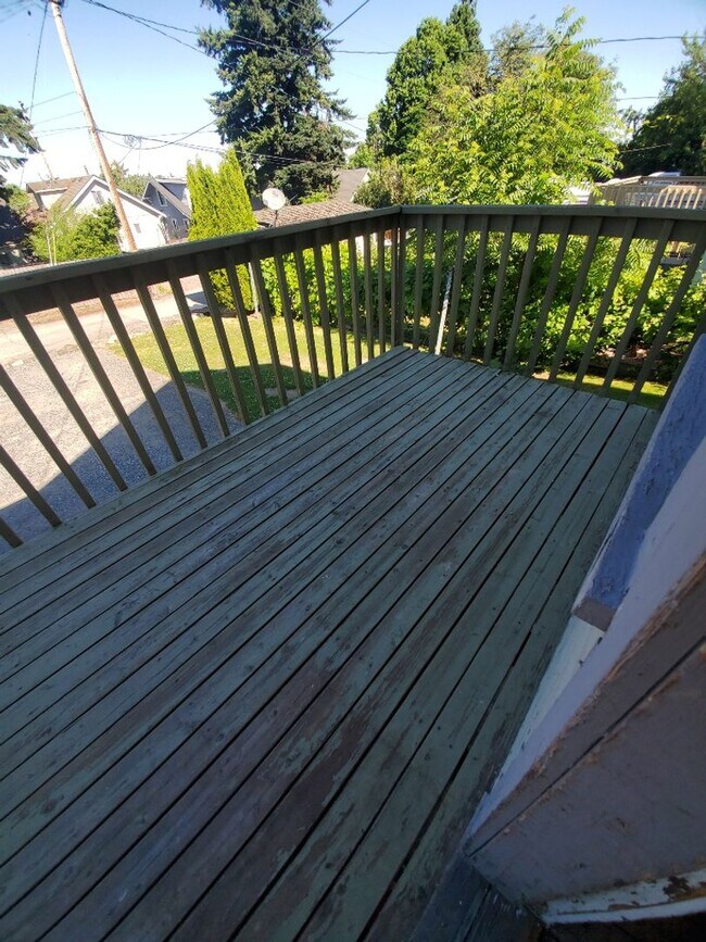 Building Photo - 6 bedroom, 3 bath near Downtown Bellingham!