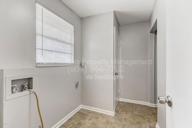 Building Photo - 1758 Alder Dr