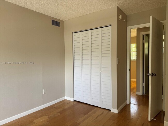 Building Photo - 13100 SW 92nd Ave