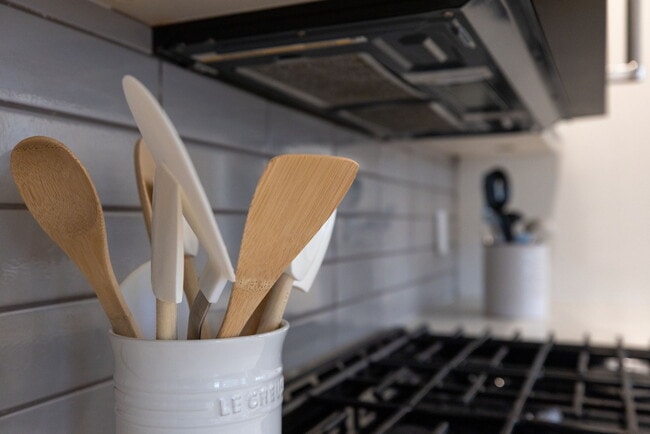 Building Photo - 6661 Woodson Dr