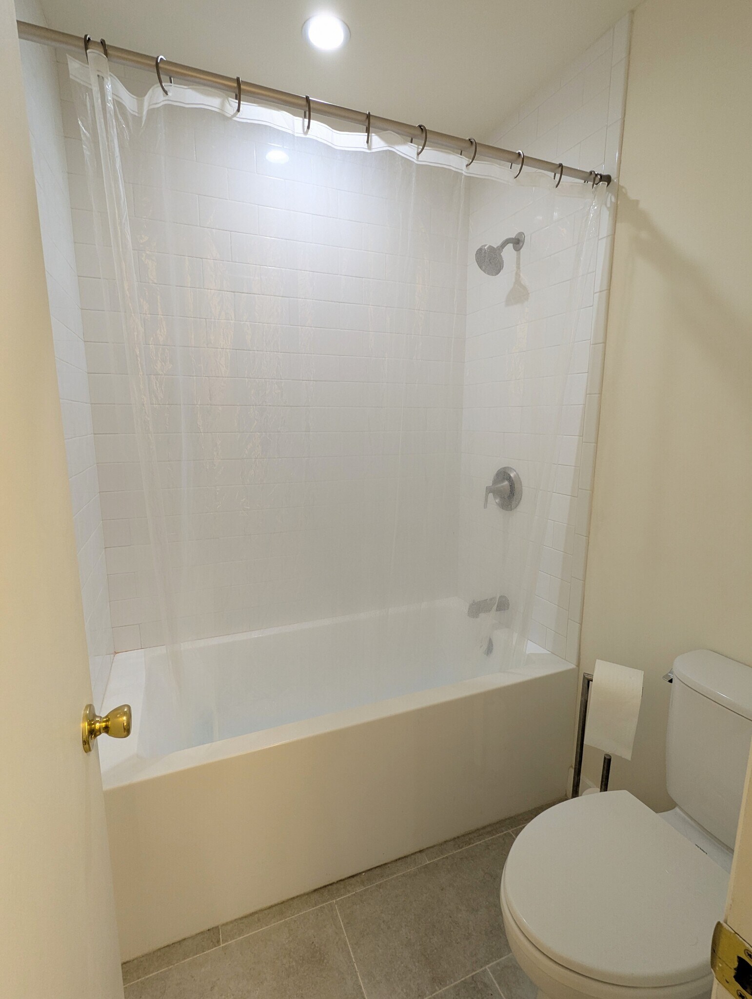 Bathtub/shower and toilet - 11959 Nebraska Ave