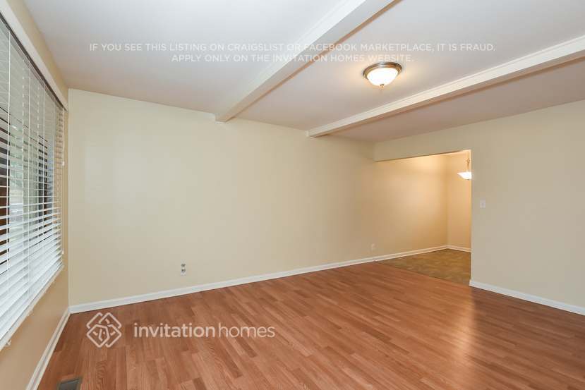 Building Photo - 141 Queenswood Rd