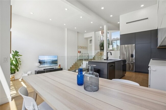 Building Photo - 15 Waterway