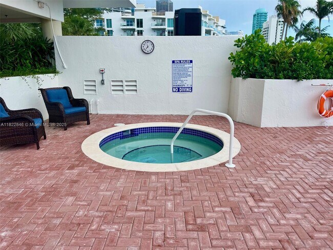 Building Photo - 6422 Collins Ave