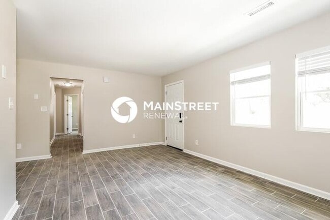 Building Photo - 3 Bedroom Pet-Friendly Home in Charlotte, NC with Main Street Renewal