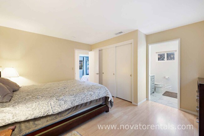 Building Photo - 2450 Center Rd