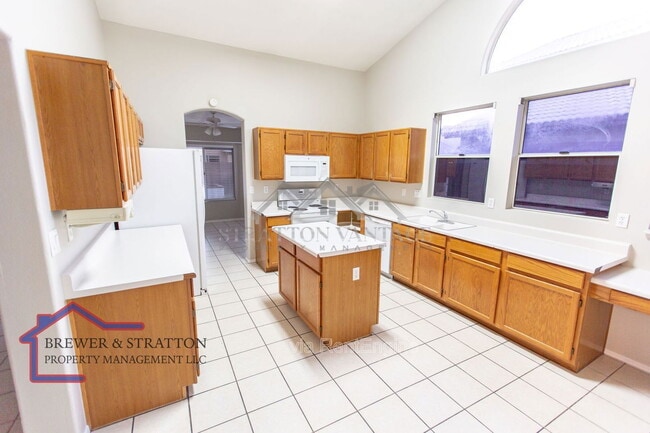 Building Photo - 1431 E Encinas Ave