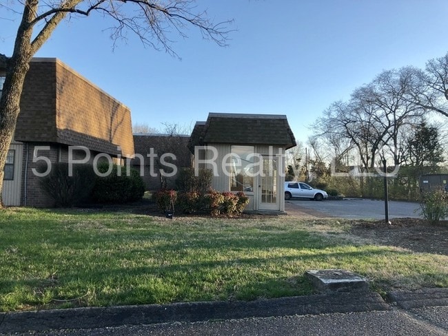 Building Photo - 420 Walton Ln