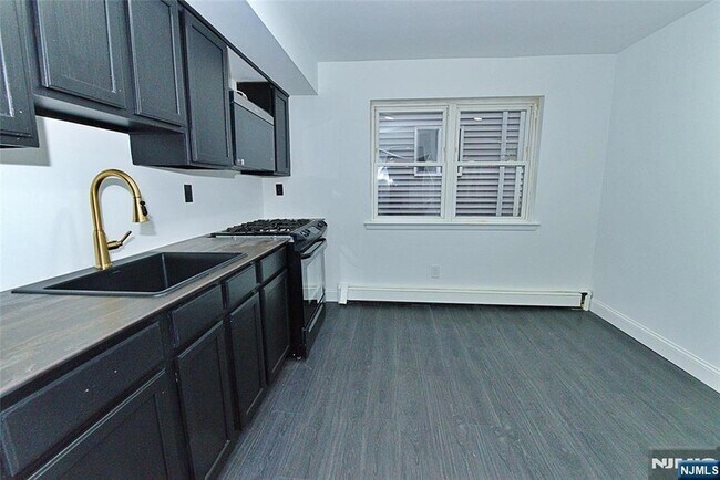 Building Photo - 401 Undercliff Ave