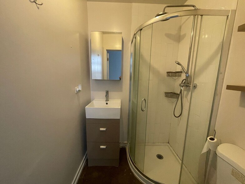 Building Photo - 4606 N Malden St