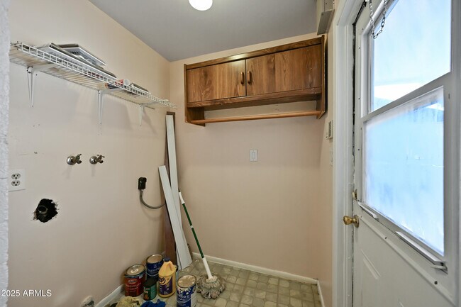 Building Photo - 8444 W Montecito Ave