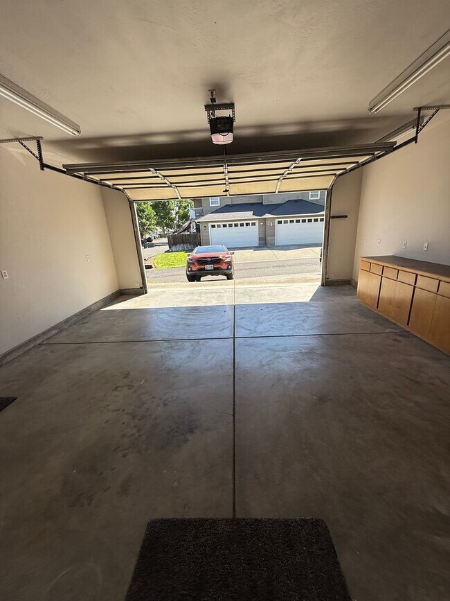 Building Photo - 3170 Juniper Ridge Dr
