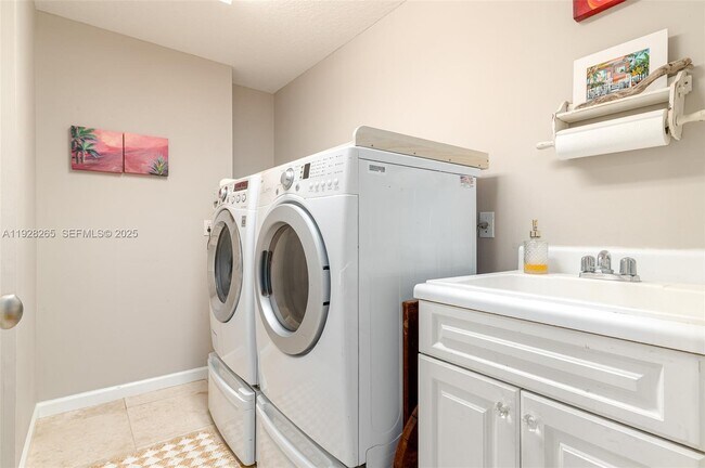 Building Photo - 3842 SW St Lucie Ln