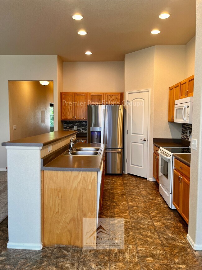 Building Photo - 4959 Justeagen Dr