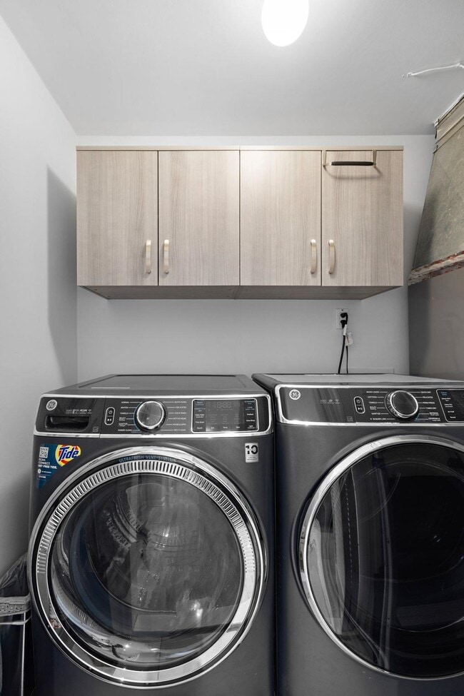 Building Photo - 99 PARK Ave