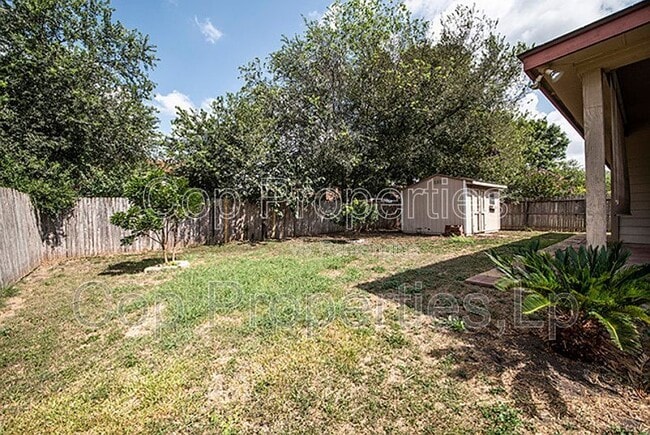 Building Photo - 7127 Still Hollow Dr