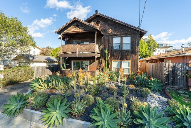 Building Photo - 2048 Swazey St