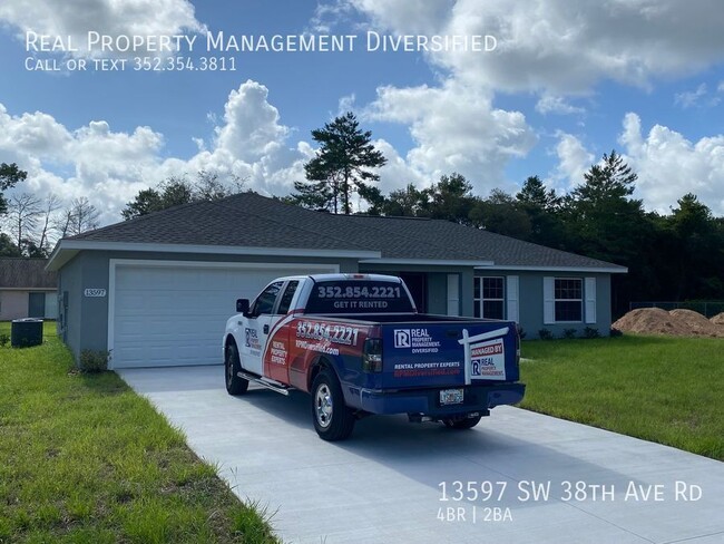 Building Photo - Desirable SW Ocala Neighborhood 4/2/2 *WON...