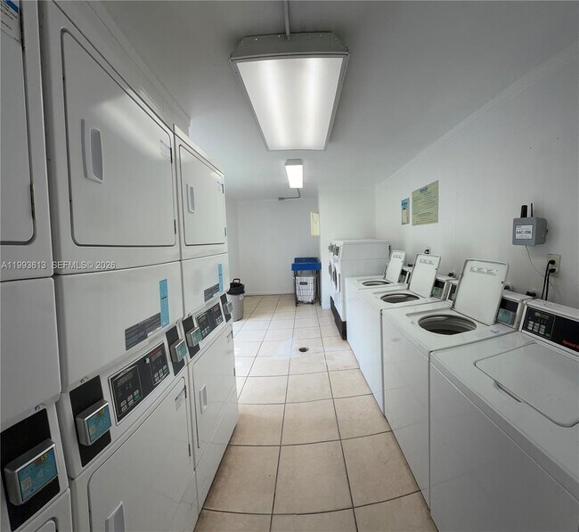 Building Photo - 7155 Miami Lakes Dr