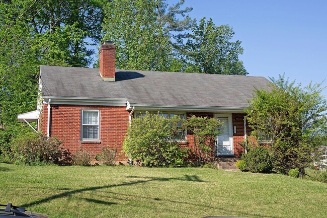 Building Photo - Pet Friendly Fry's Spring Home