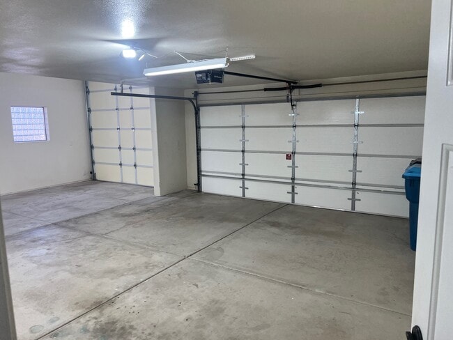 Building Photo - 3691 Tarpon Dr