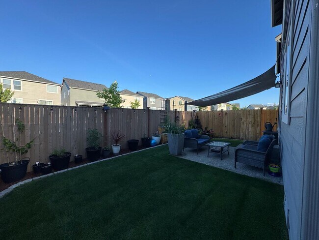 Building Photo - Modern 4-Bedroom Puyallup Home Built in 2022