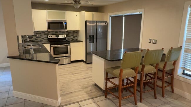 Building Photo - 5855 Northpointe Ln