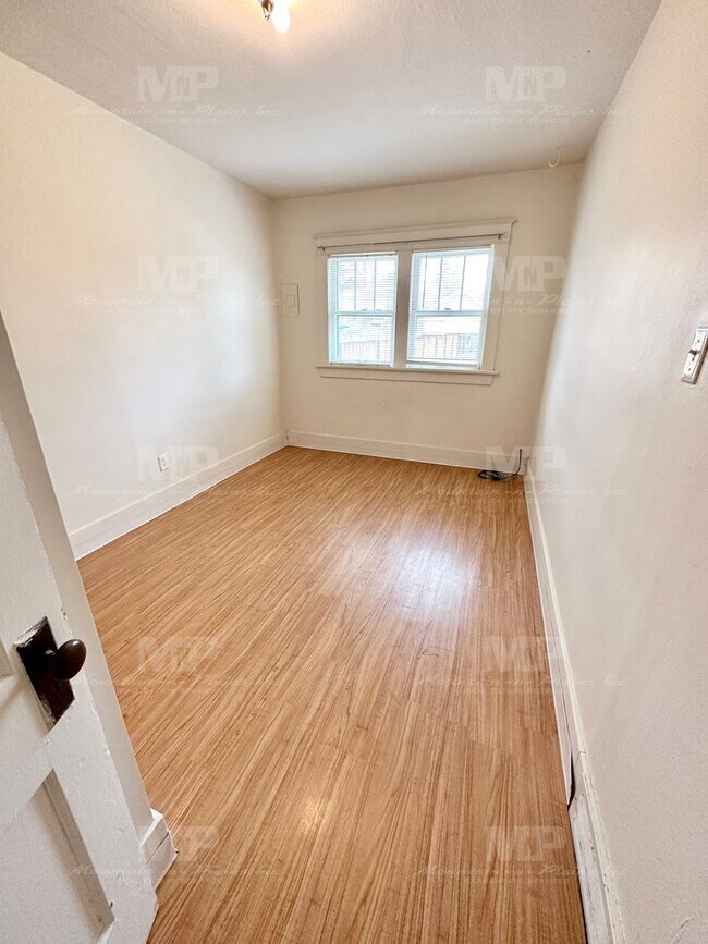 Building Photo - 619 S Whitcomb St